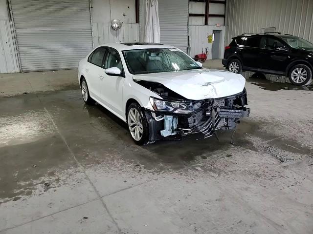 2019 Volkswagen Passat - Image 14