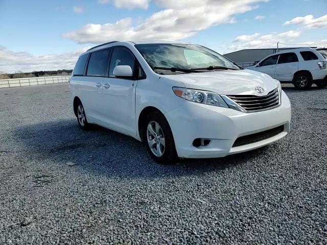2011 Toyota Sienna - Image 11