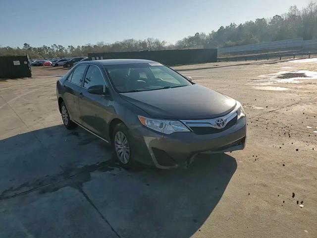 2014 Toyota Camry - Image 13