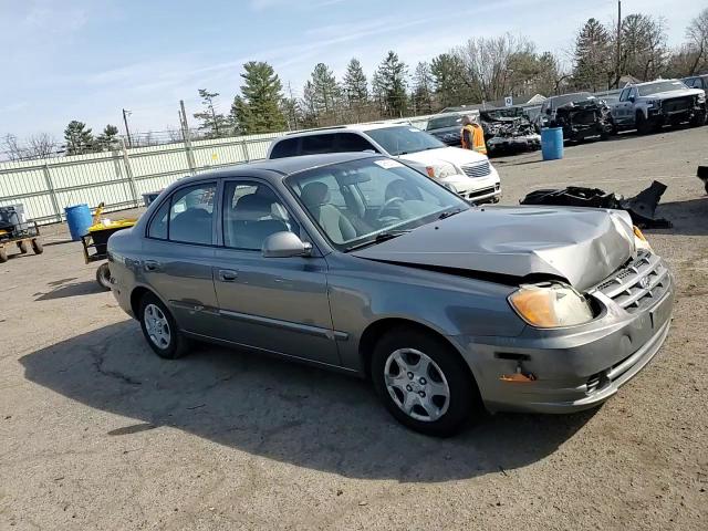 2005 Hyundai Accent - Image 11