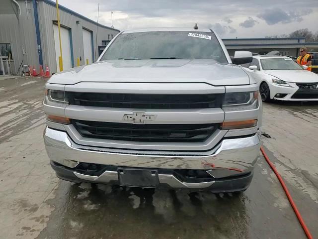 2017 Chevrolet Silverado - Image 13