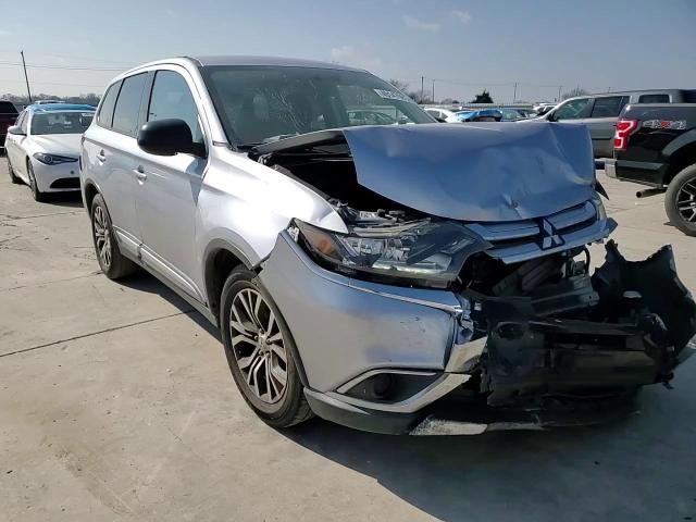 2017 Mitsubishi Outlander - Image 11