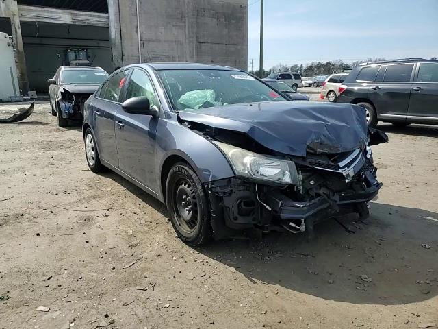 2013 Chevrolet Cruze - Image 10