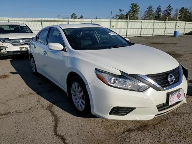 2017 Nissan Altima - Image 10