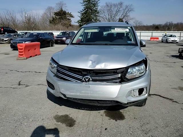 2017 Volkswagen Tiguan - Image 12