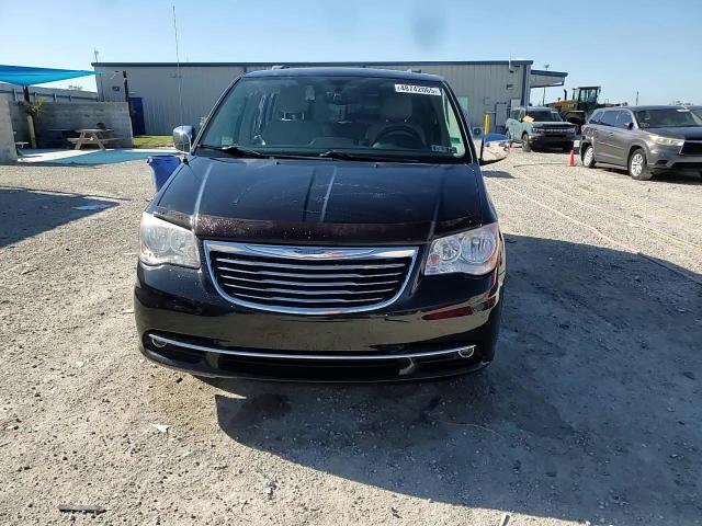 2013 Chrysler Town & Country - Image 16