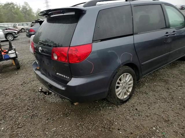 2007 Toyota Sienna - Image 12