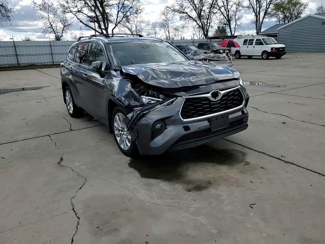 2020 Toyota Highlander - Image 12