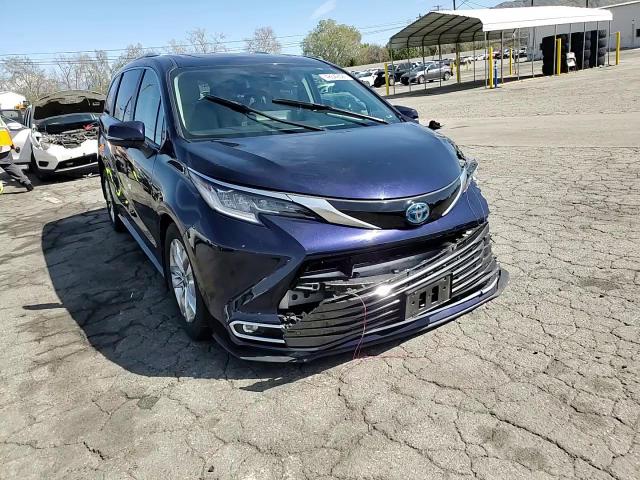 2023 Toyota Sienna - Image 11