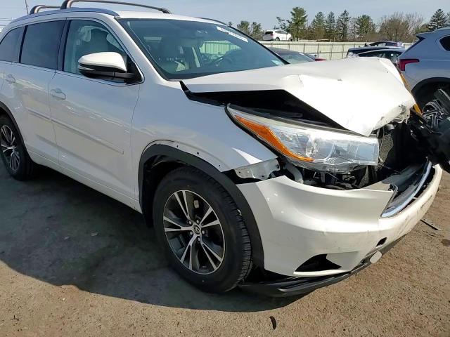 2016 Toyota Highlander - Image 10