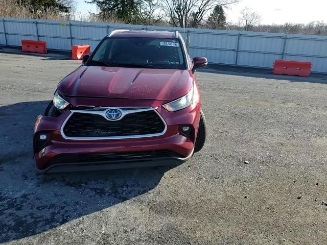 2022 Toyota Highlander - Image 12
