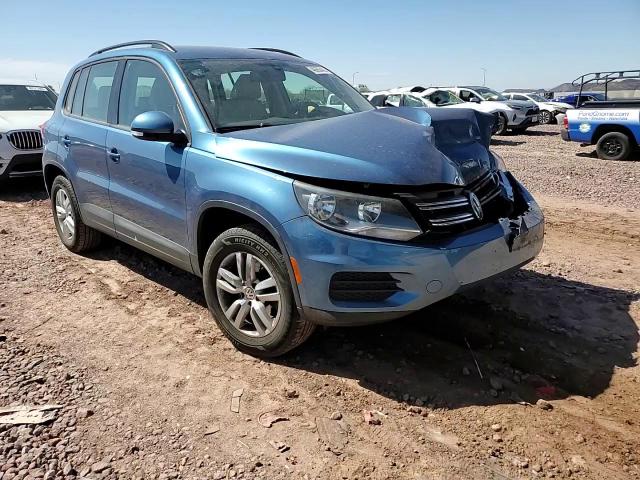 2017 Volkswagen Tiguan - Image 11