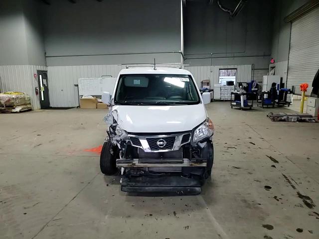 2016 Nissan NV - Image 11