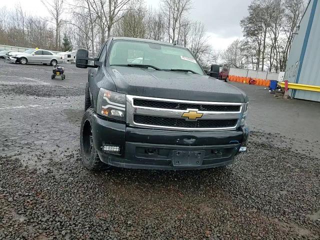2007 Chevrolet Silverado - Image 10