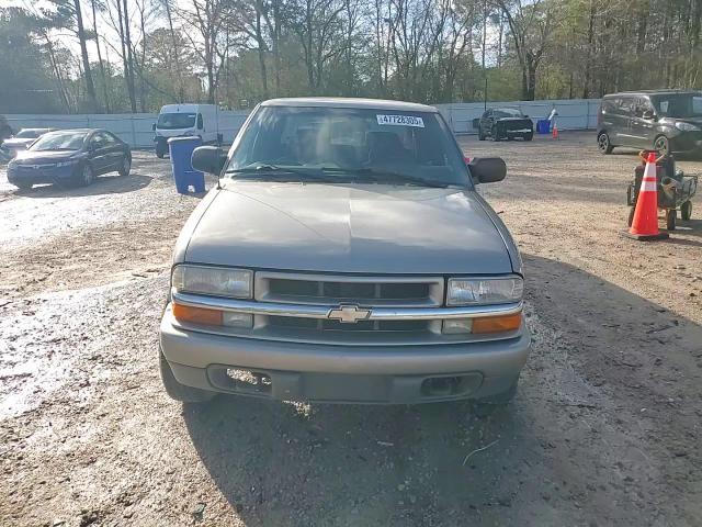 2003 Chevrolet S-10 Pickup - Image 10
