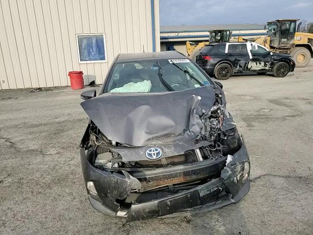2013 Toyota Prius - Image 12