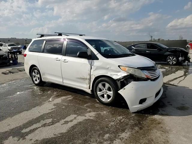 2015 Toyota Sienna - Image 14