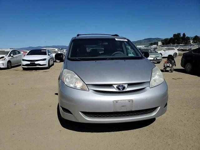 2010 Toyota Sienna - Image 12