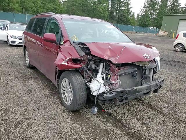 2017 Toyota Sienna - Image 12