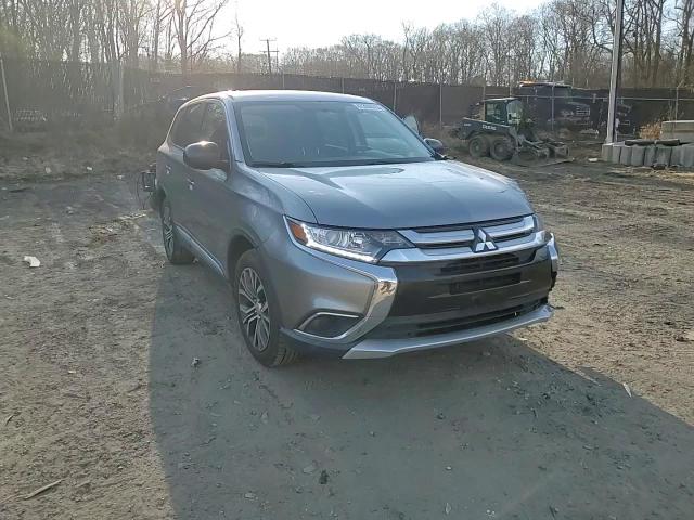 2017 Mitsubishi Outlander - Image 12