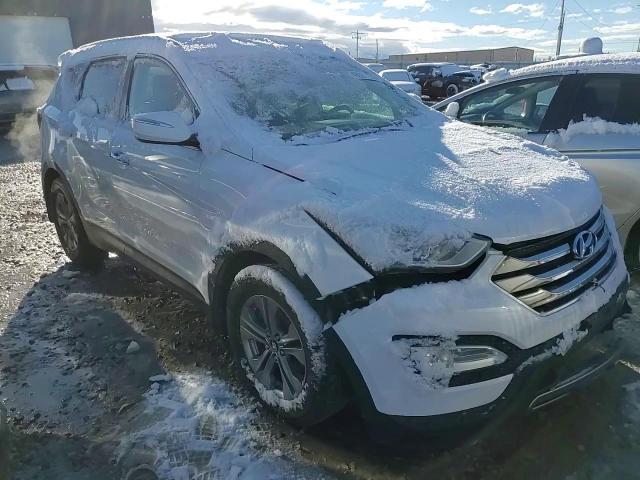 2016 Hyundai Santa Fe - Image 12