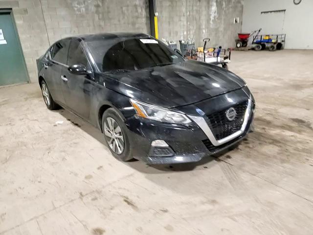 2019 Nissan Altima - Image 10
