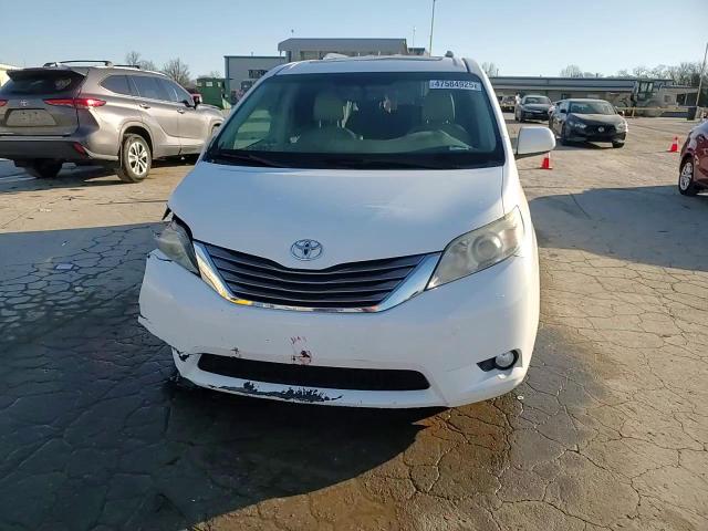 2012 Toyota Sienna - Image 14