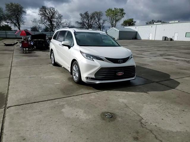2021 Toyota Sienna - Image 11