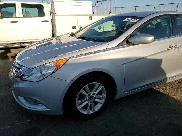 2013 Hyundai Sonata - Image 10