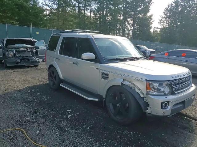 2016 Land Rover LR4 - Image 12