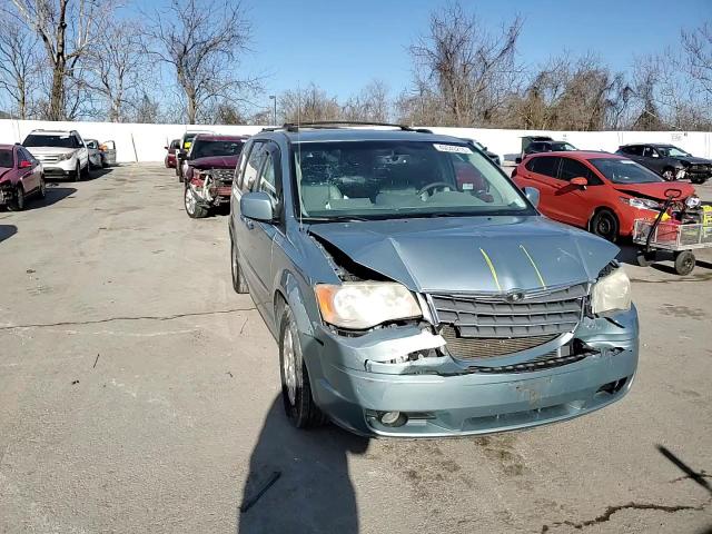 2009 Chrysler Town & Country - Image 10