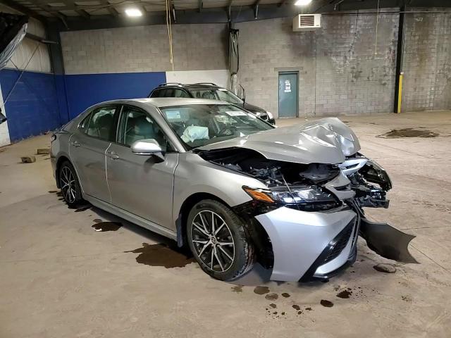 2022 Toyota Camry - Image 13