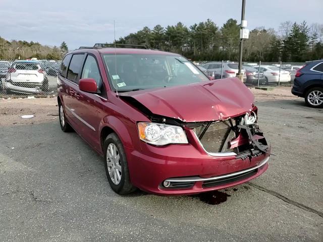 2016 Chrysler Town & Country - Image 11
