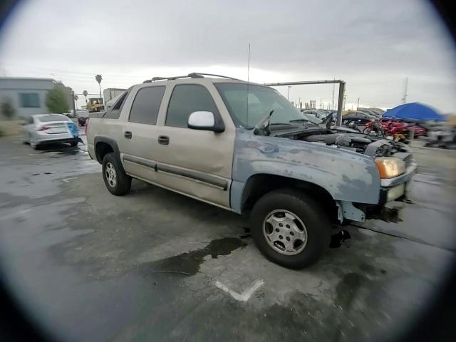 2004 Chevrolet Avalanche - Image 11