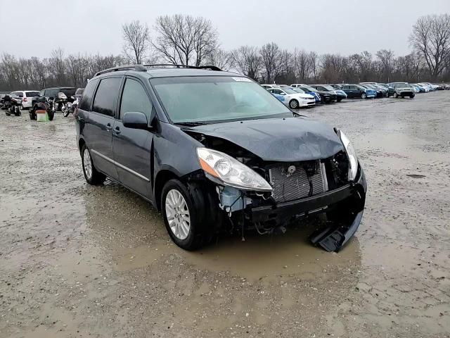 2007 Toyota Sienna - Image 11