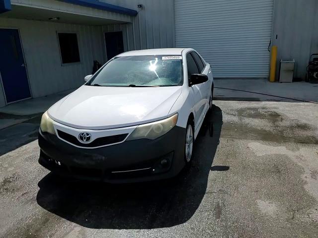 2013 Toyota Camry - Image 13