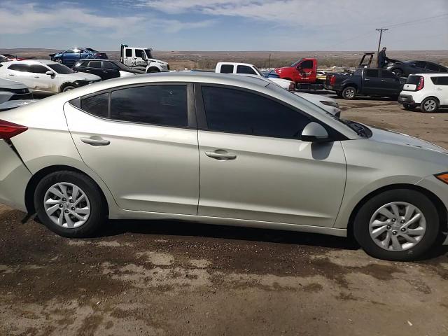 2018 Hyundai Elantra - Image 13