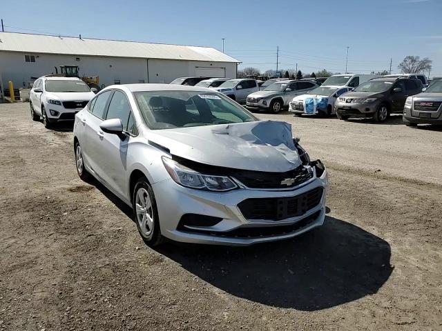 2018 Chevrolet Cruze - Image 10