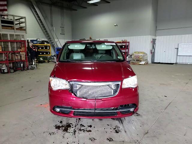 2013 Chrysler Town & Country - Image 12