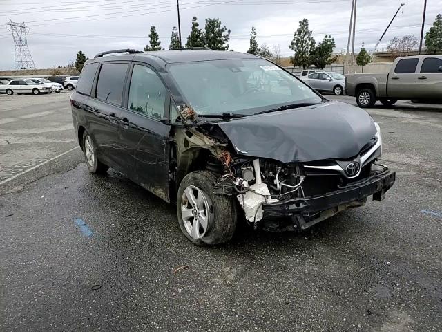 2018 Toyota Sienna - Image 12