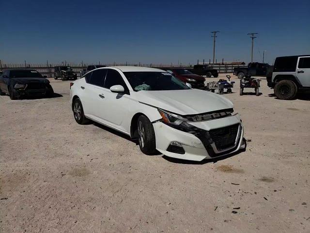 2020 Nissan Altima - Image 11