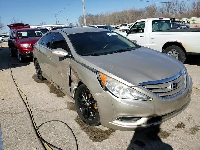 2012 Hyundai Sonata - Image 13