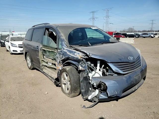 2015 Toyota Sienna - Image 11