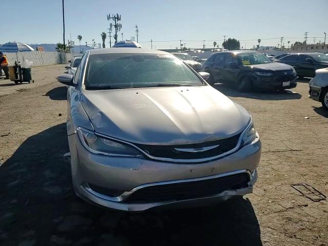 2016 Chrysler 200 - Image 10