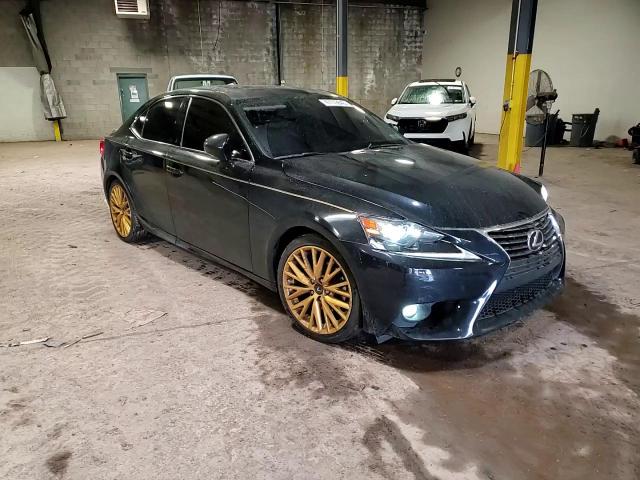 2015 Lexus IS - Image 13