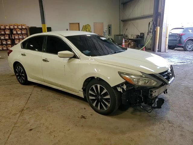 2018 Nissan Altima - Image 13