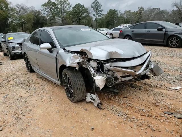 2019 Toyota Camry - Image 11