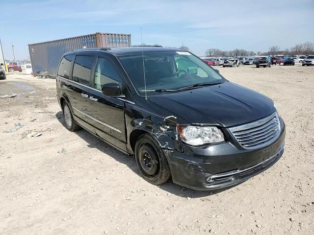 2015 Chrysler Town & Country - Image 15