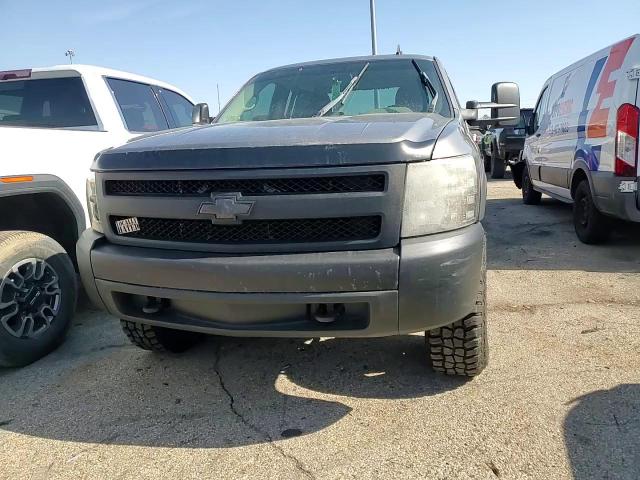 2007 Chevrolet Silverado - Image 10