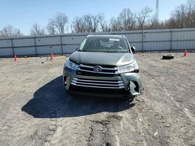2019 Toyota Highlander - Image 12